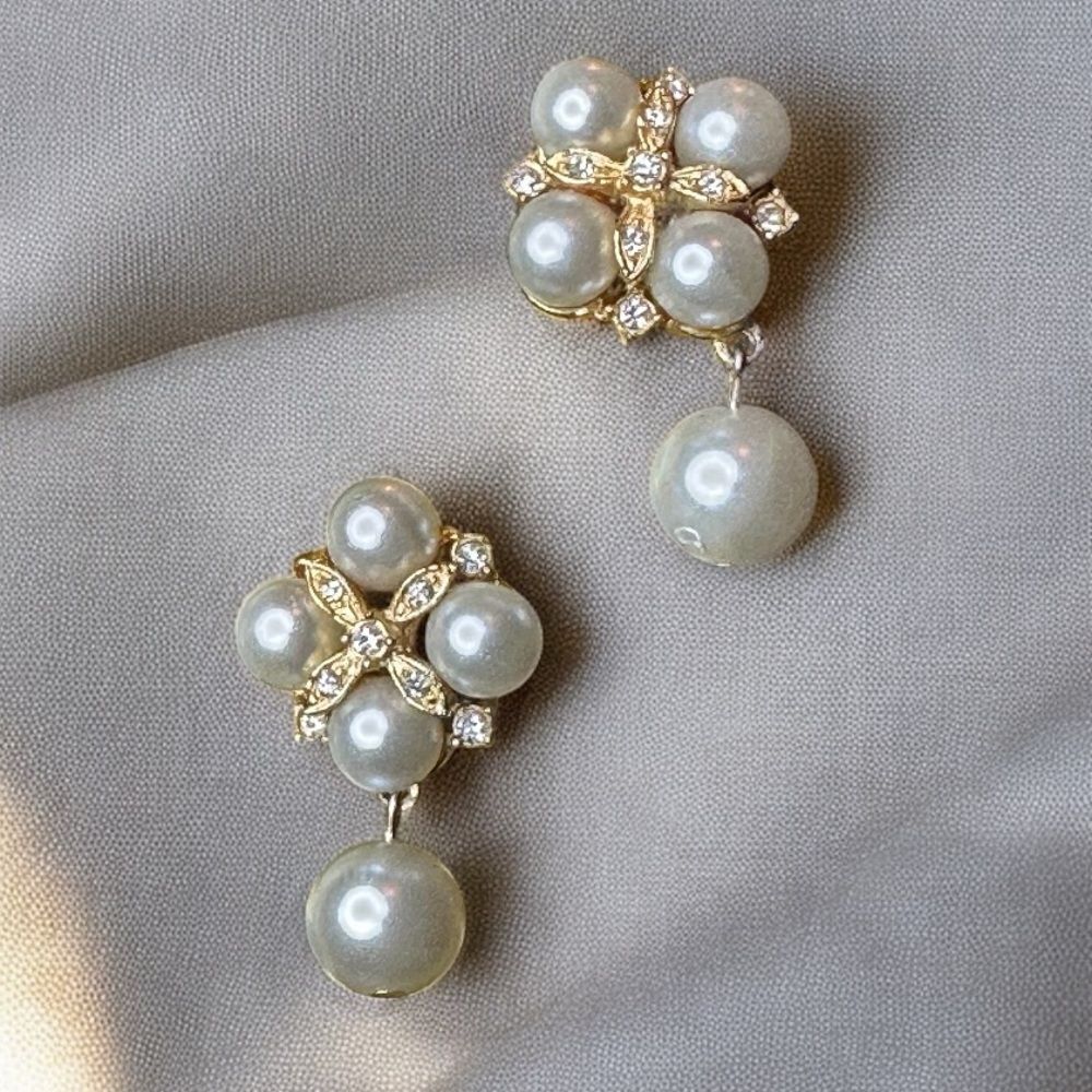 Elegant Vintage Gold and Pearl Drop Clip on Earrings